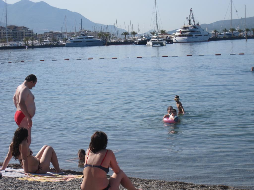 Apartments Delfin Tivat Exterior foto